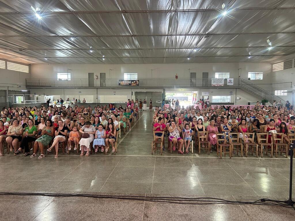 Palestra sobre violência e show animam evento que reuniu mais de 350 mulheres em Águas Frias