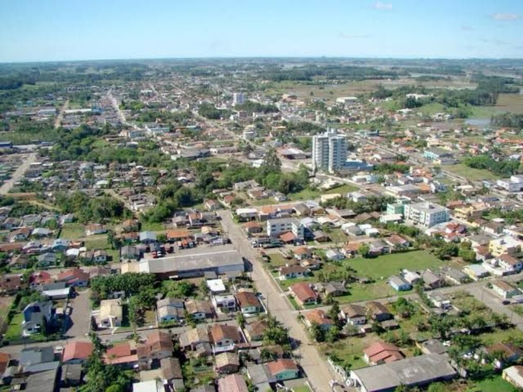 TURVO CELEBRA 76 ANOS COM SHOW GRATUITO DO HUMORISTA BADIN