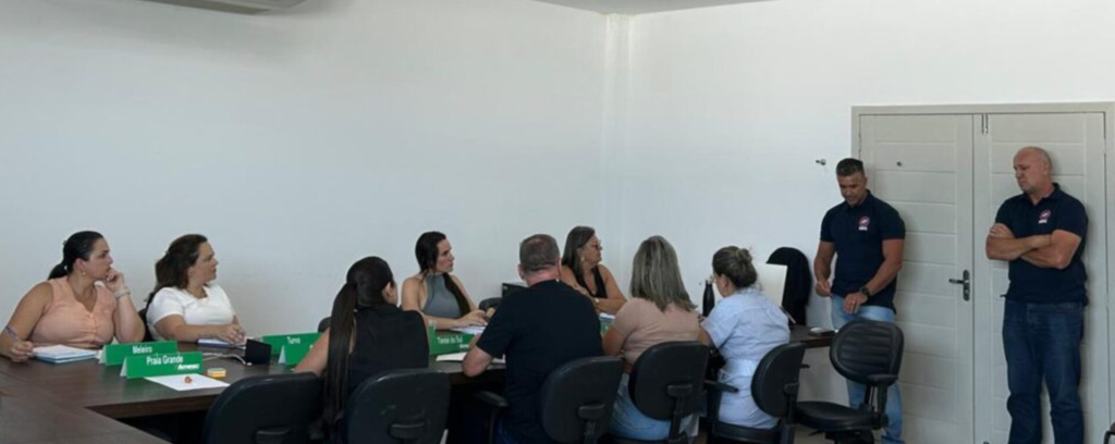 COLEGIADO DE EDUCAÇÃO ELABORA ESTRATÉGIAS COLETIVAS NA REGIÃO