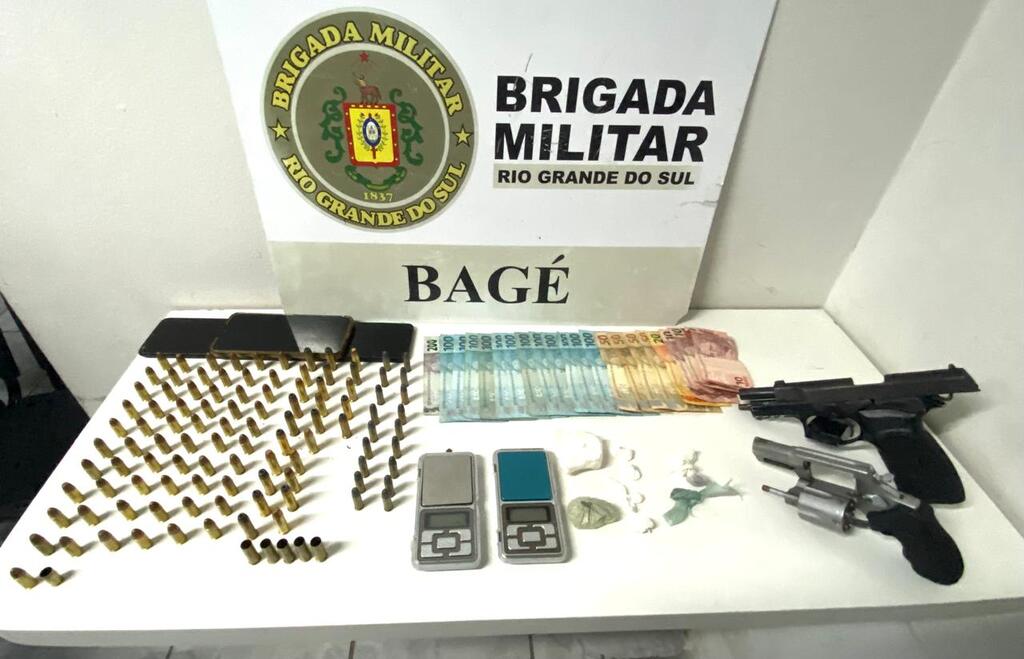 Homens são detidos com armas, munições, droga e dinheiro