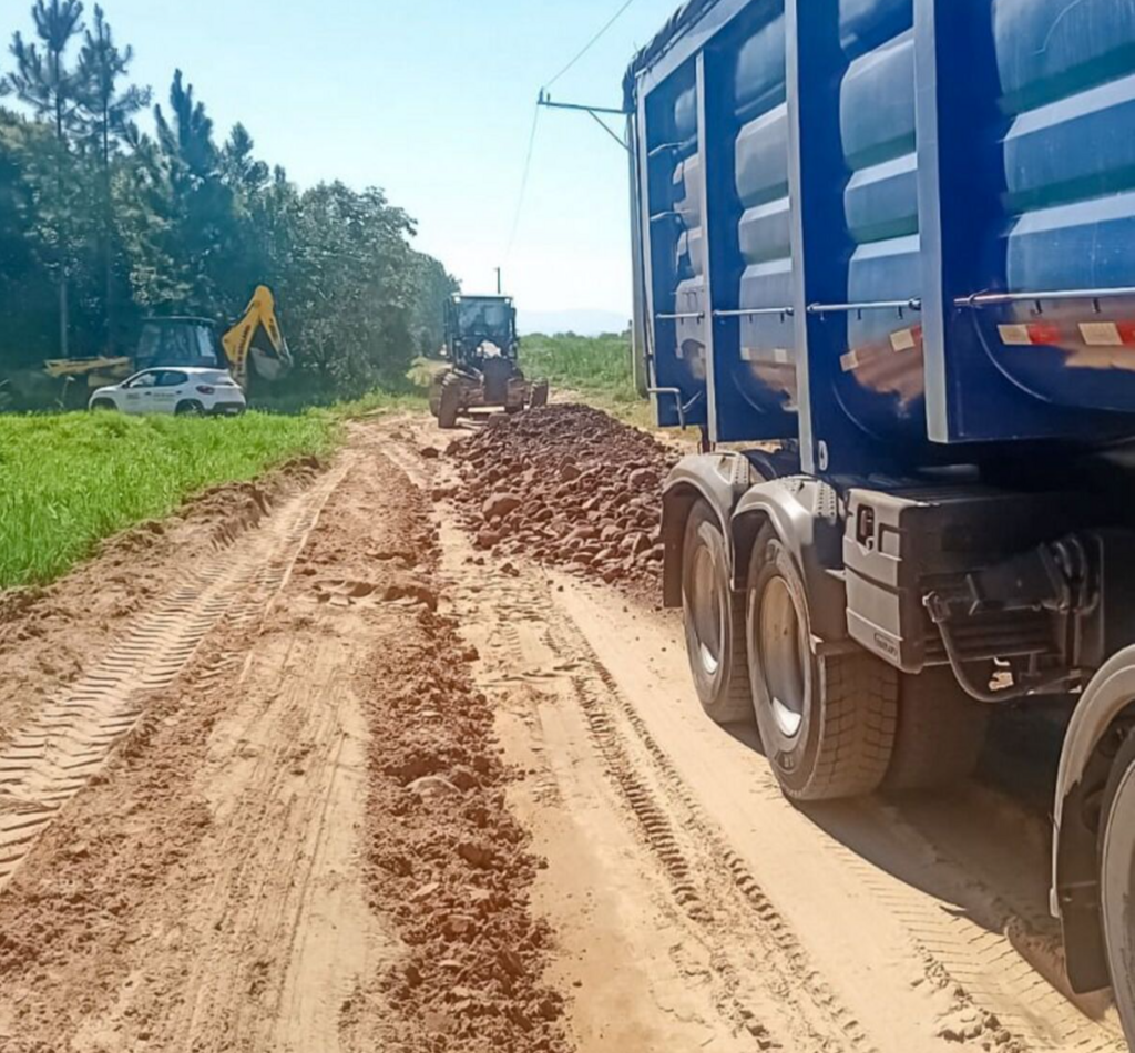 PREFEITURA DE PASSO DE TORRES SEGUE COM MANUTENÇÕES E MELHORIAS NA INFRAESTRUTURA