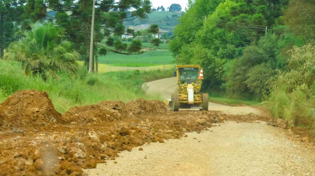 Obras de melhorias na rodovia entre Pinhal da Serra e Esmeralda