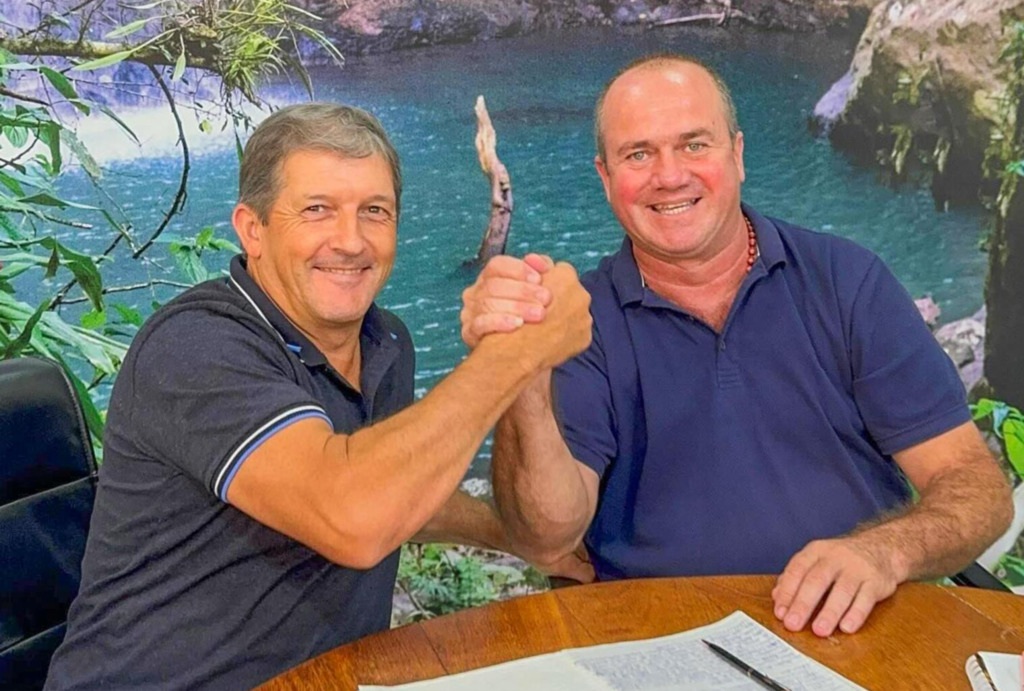 VICE-PREFEITO VALMIR PETO ASSUME A PREFEITURA  NO LUGAR DO PREFEITO  BETO ROLDÃO