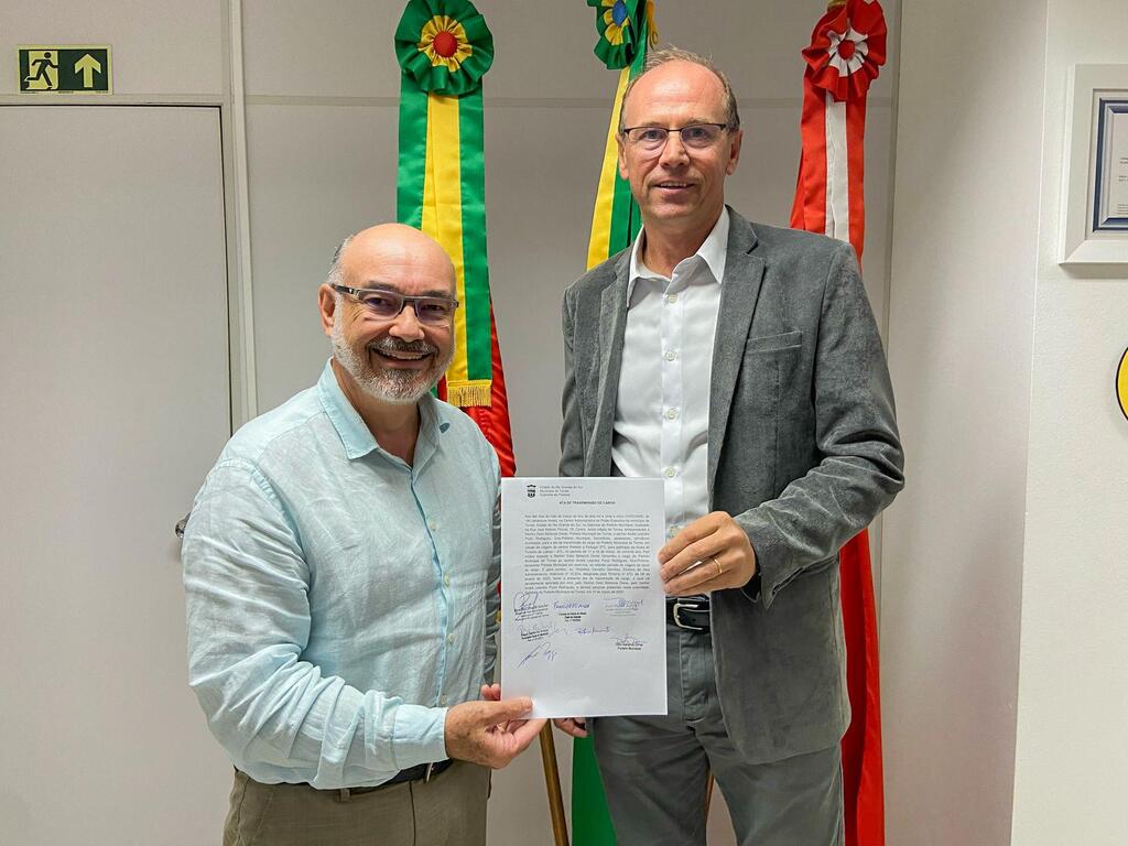 PREFEITO DE TORRES DELCI DIMER TRANSMITE O CARGO  AO VICE-PREFEITO ANDRÉ POZZI
