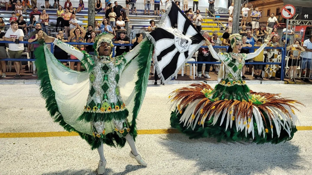 Deu Chucha na Zebra exalta a resiliência e promete desfile arrebatador