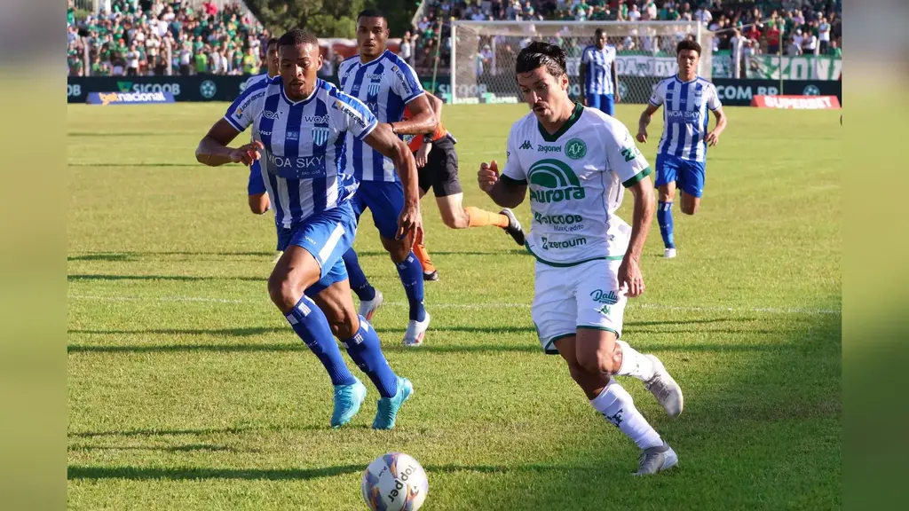 Chapecoense e Avaí decidem título Catarinense no próximo sábado após empate no jogo de ida