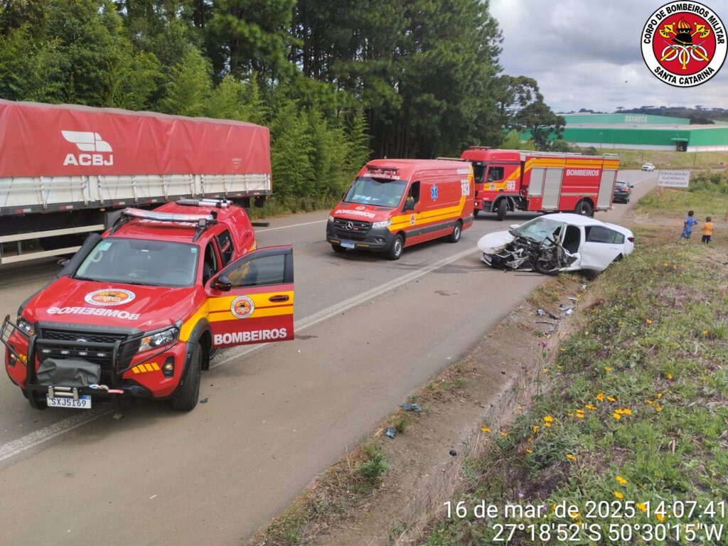 Grave acidente deixa dois idosos feridos na BR-470