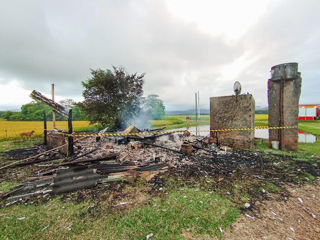 SUSPEITO DE FURTAR E ATEAR FOGO EM RESIDÊNCIA É PRESO EM SÃO JOÃO DO SUL