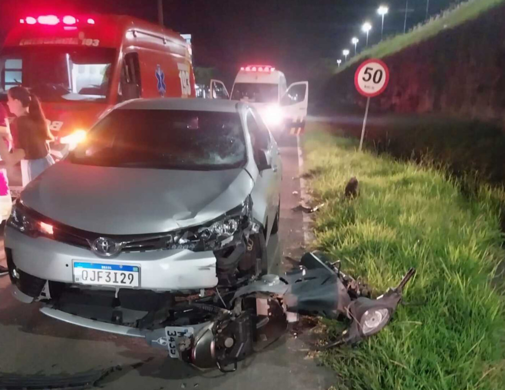 MOTOCICLISTA FICA FERIDO APÓS COLISÃO COM CARRO EM SÃO JOÃO DO SUL