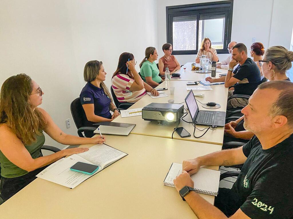EDUCAÇÃO DISCUTE REFORMULAÇÃO DO PLANO DE CARREIRA DO MAGISTÉRIO MUNICIPAL EM TORRES