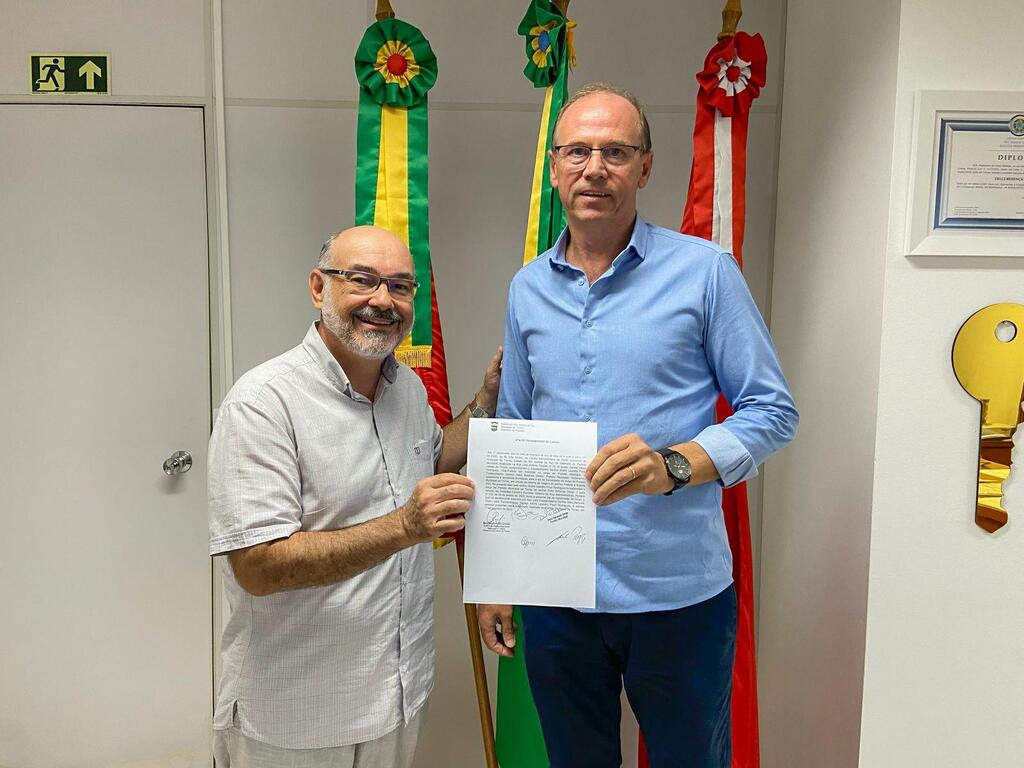 TRANSMISSÃO DE CARGO MARCOU RETORNO DO PREFEITO DE TORRES DELCI DIMER