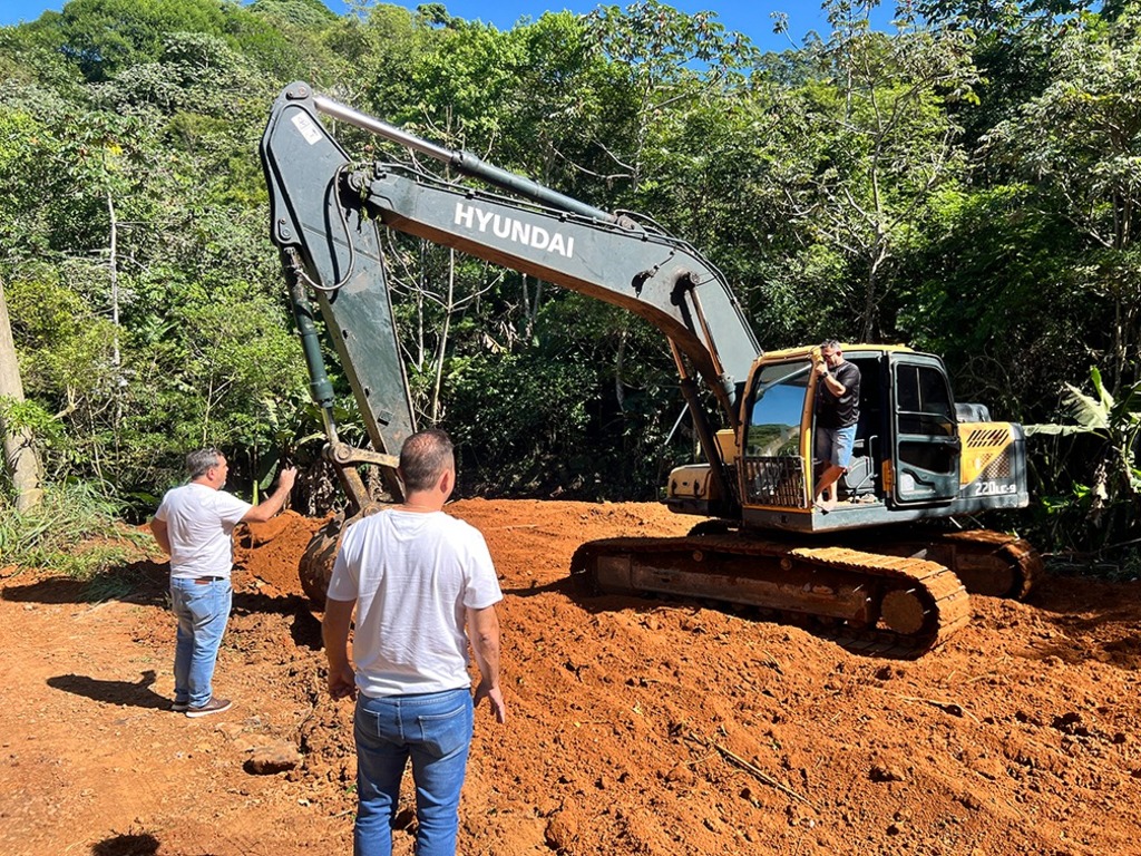 PREFEITURA TRABALHA NA RECUPERAÇÃO DO ACESSO A PONTO TURÍSTICO EM SANTA ROSA DO SUL