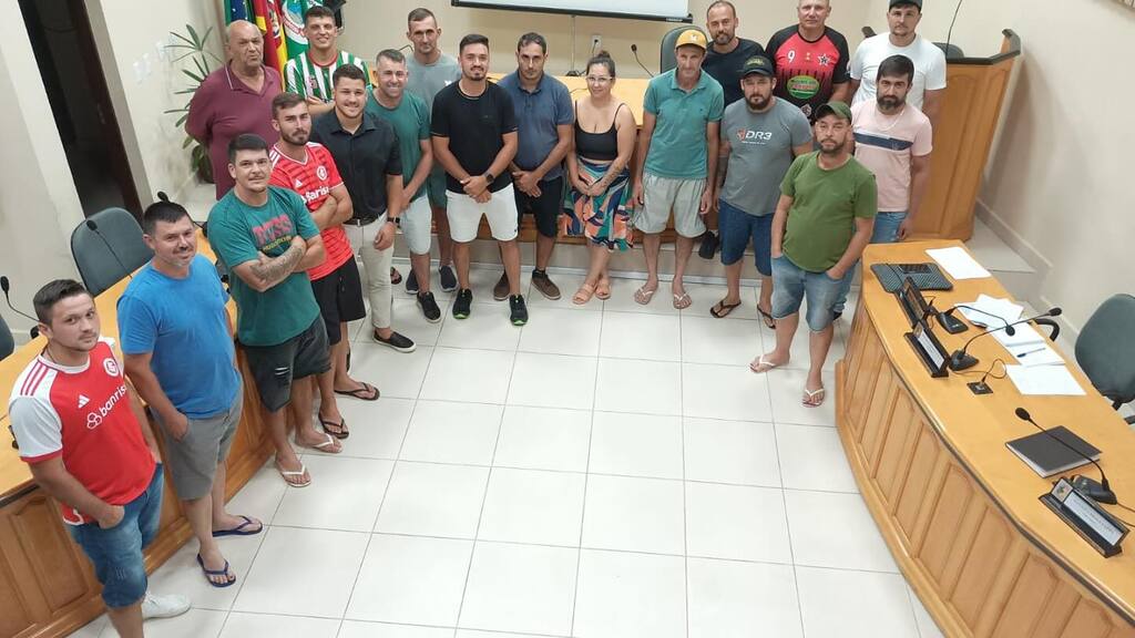 REUNIÃO COM CLUBES DE FUTEBOL DECIDEM METAS PARA O CAMPEONATO MUNICIPAL DE MAMPITUBA DE 2025