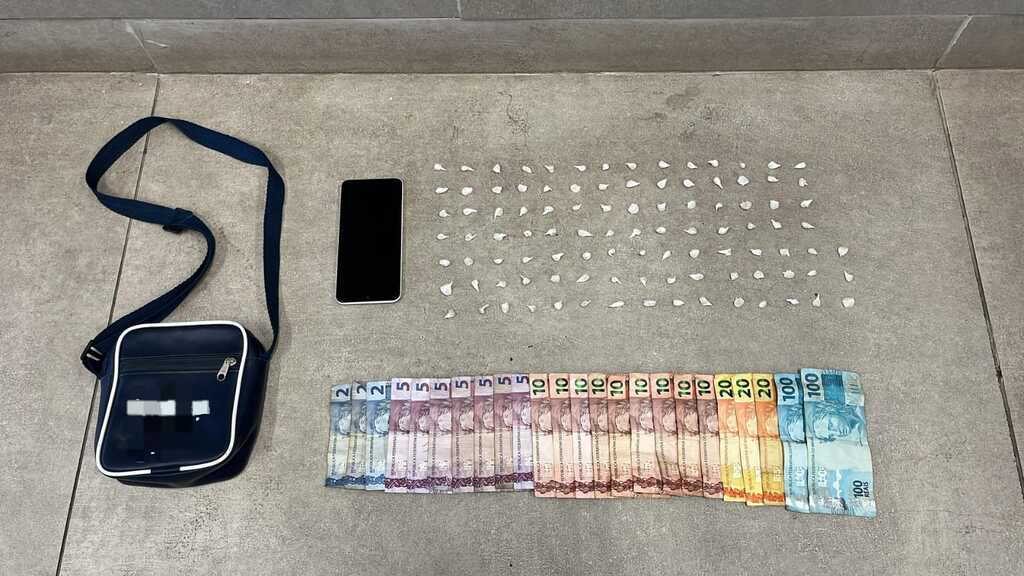 BM PRENDE DOIS HOMENS POR TRÁFICO DE DROGAS E APREENDE QUASE 200 PORÇÕES DE DROGAS EM TORRES E CAPÃO DA CANOA