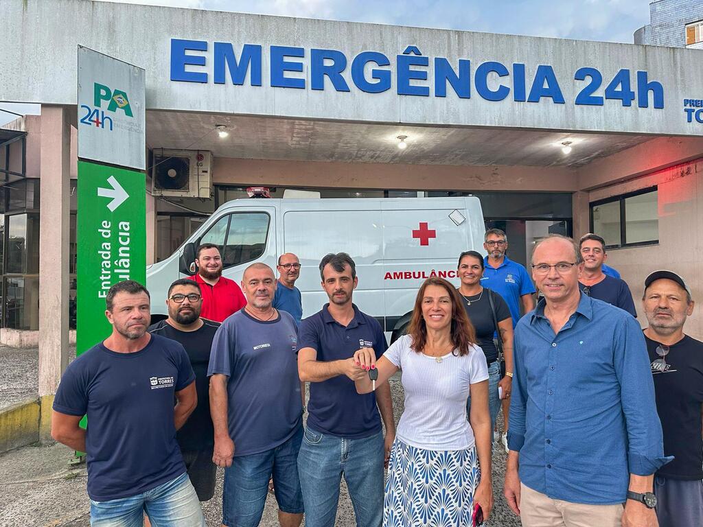 ADMINISTRAÇÃO MUNICIPAL DE TORRES ENTREGA AMBULÂNCIA NOVA APÓS SOLUÇÃO DE PENDÊNCIAS ADMINISTRATIVAS