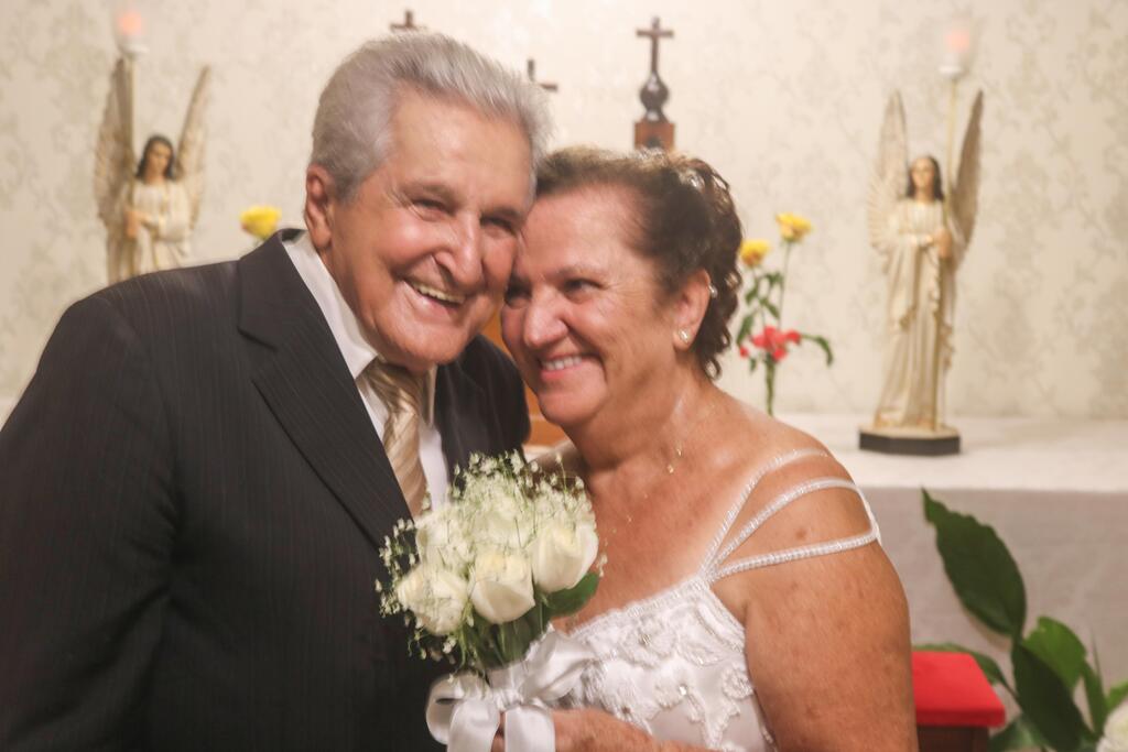 CERIMÔNIA RELIGIOSA NA IGREJA MATRIZ MARCA O CASAMENTO  DE HERCIDIO E MARIA