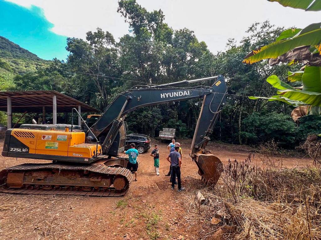 PREFEITO DE MAMPITUBA BETO COMEÇA AS OBRAS NA COMUNIDADE DO RIO DO MEIO