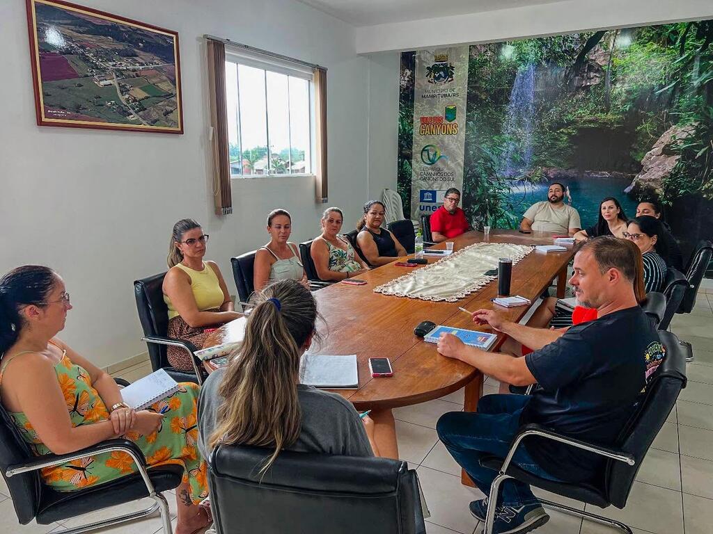 REUNIÃO ADMINISTRATIVA COM O PREFEITO BETO ROLDÃO VISA UNIR SECRETARIAS DE MAMPITUBA