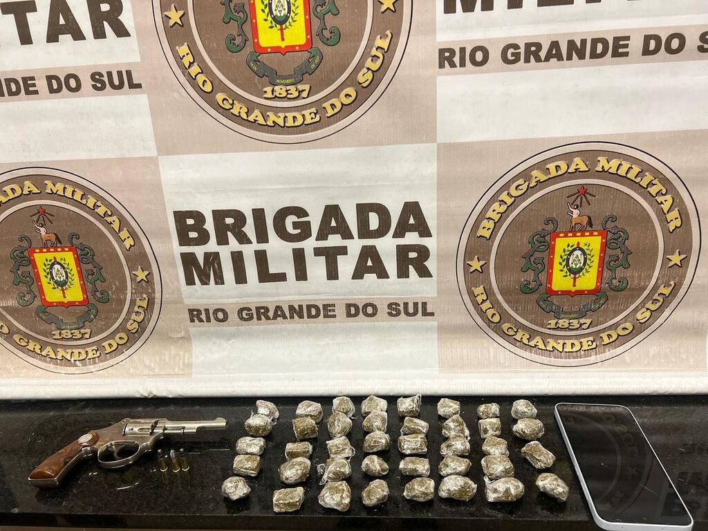 BRIGADA MILITAR APREENDE 4,5 QUILOS DE MACONHA EM TORRES