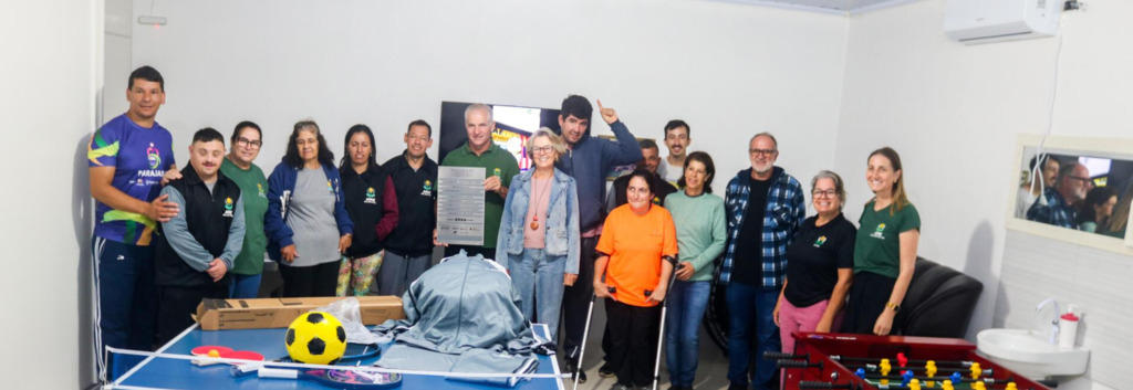 APAE DE SÃO JOÃO DO SUL RECEBE VISITA  DE ALICE KUERTEN PARA  ENTREGA DA PLACA DE PROJETO