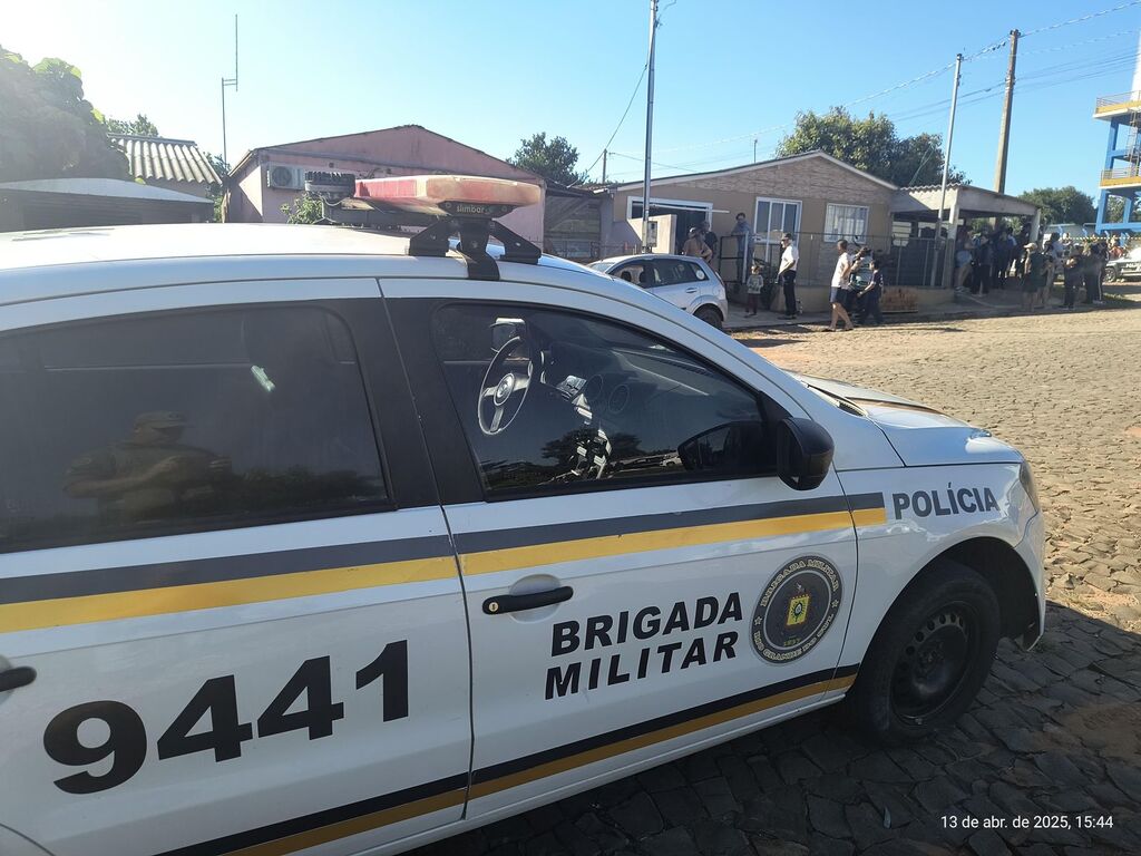 Casal é encontrado morto no quintal de residência em São Francisco de Assis Casal é encontrado morto no quintal de residência em São Francisco de Assis