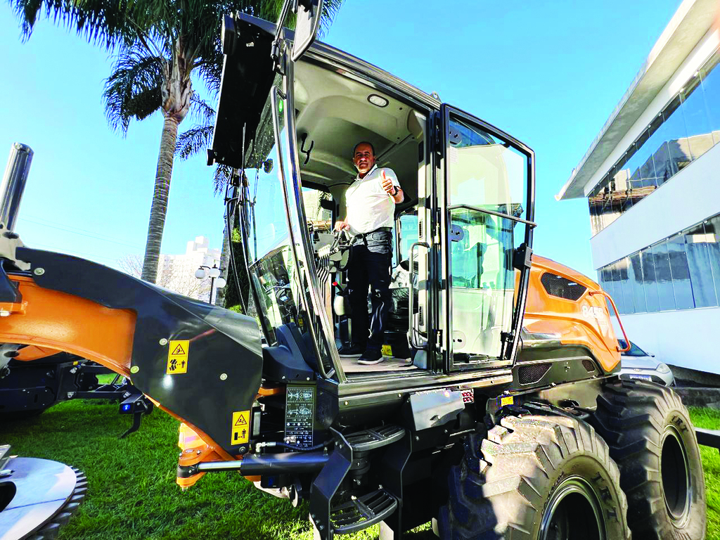 Em 100 dias de gestão, Prefeitura de Campos Novos  investe mais de R$ 6 milhões na renovação da frota de máquinas pesadas