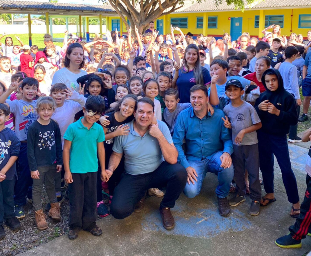 PREFEITO ALEX BIANCHIN E VICE-PREFEITO ISMAEL DE SÃO JOÃO DO SUL VISITAM ESCOLAS E CEIS PARA DESEJAR FELIZ PÁSCOA