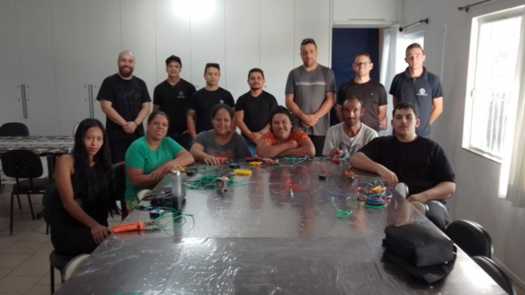 Usuários do Cras III de Canoinhas participam de mini curso sobre elétrica básica