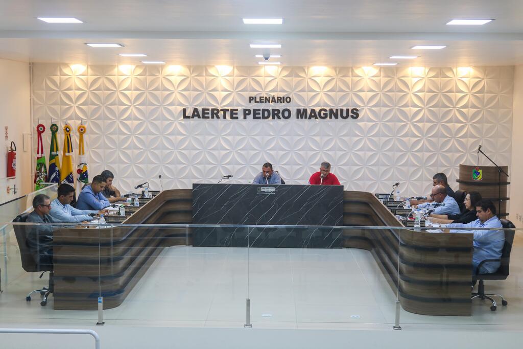 VEREADORES DE SÃO JOÃO DO SUL APROVAM INDICAÇÕES PARA CONSTRUÇÃO DE QUEBRA-MOLAS EM RUAS DO MUNICÍPIO