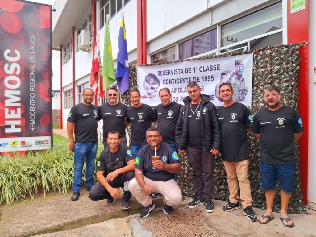 Reservistas celebram 30 anos de ingresso no Exército doando sangue no Sábado de Aleluia