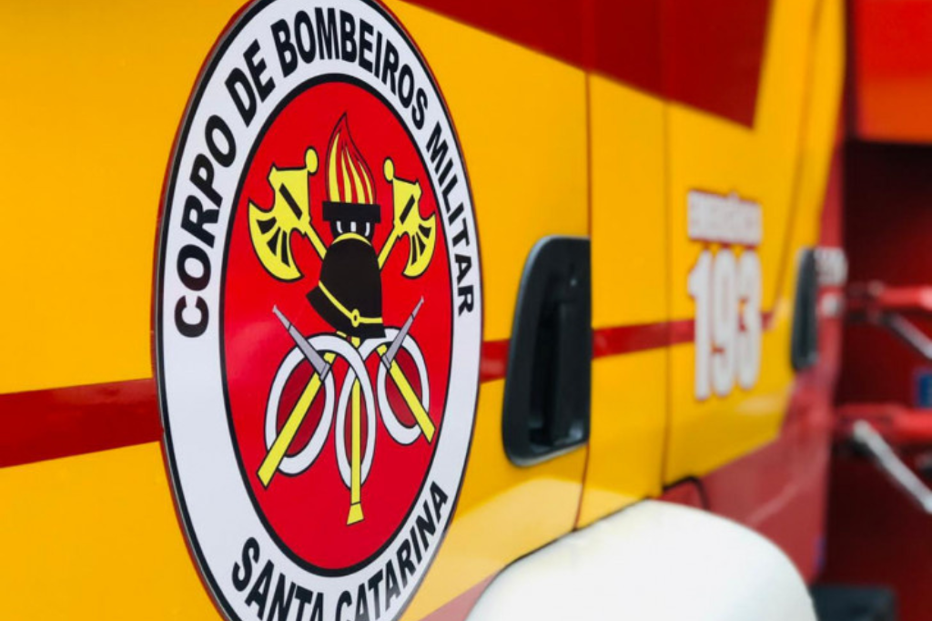 Imagem divulgação - Casal de idosos é resgatado após carro sair da pista e cair em banhado na divisa entre Imbituba e Paulo Lopes
