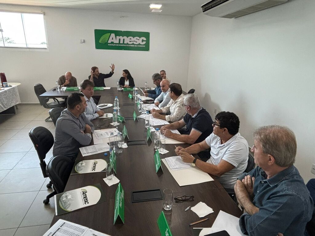 ASSEMBLEIA DA AMESC REÚNE PREFEITOS PARA DEBATER ICMS E DEMANDAS REGIONAIS