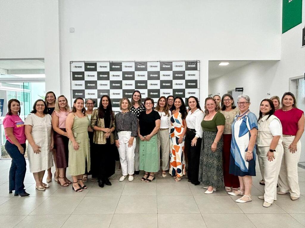 PRIMEIRAS E SEGUNDAS-DAMAS  DA REGIÃO SE REÚNEM NA AMESC
