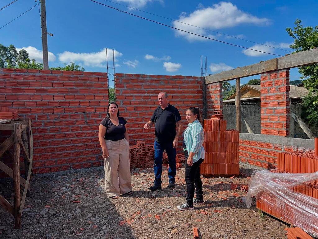 PREFEITO DE MAMPITUBA BETO ROLDÃO VISITA OBRA DE AMPLIAÇÃO DA ESCOLA AFONSO BEDINOT