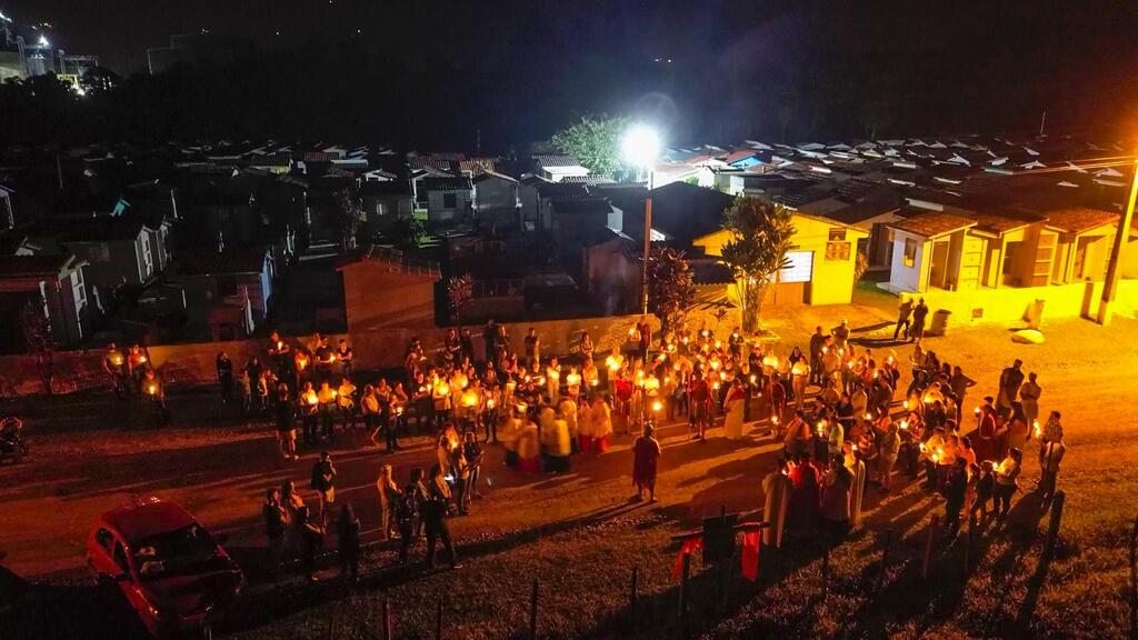 VIA SACRA REÚNE FIÉIS EM MOMENTO DE FÉ E REFLEXÃO EM PRAIA GRANDE