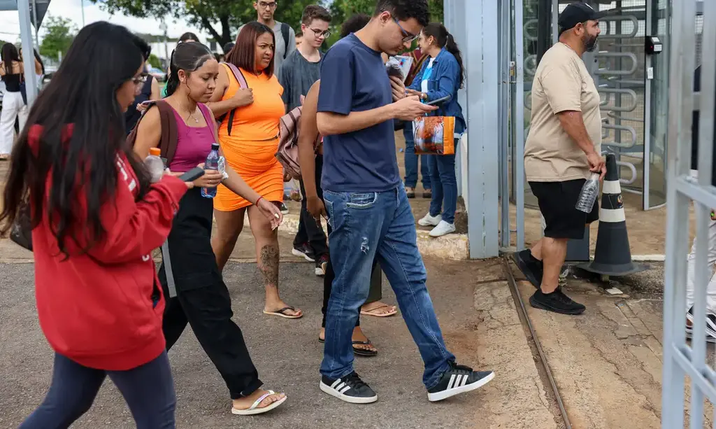 Enem: prazo para pedir isenção da inscrição é ampliado para 2 de maio