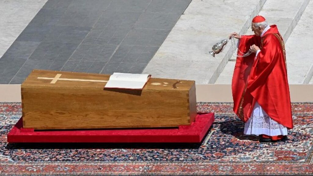 Corpo de papa Francisco é sepultado na Basílica Santa Maria Maggiore