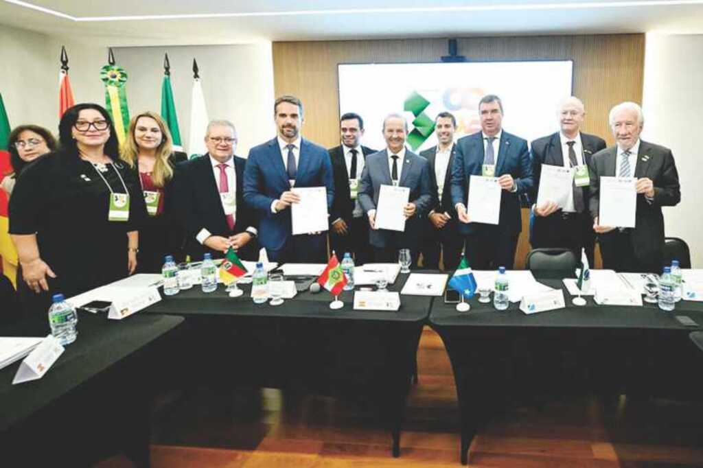 Governadores assinam projeto com Banco Mundial para reforçar Defesa Civil