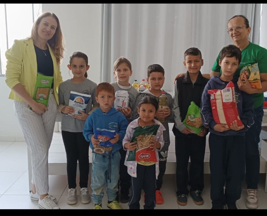 Alunos da rede municipal realizam doação de alimentos ao Hospital Nossa Senhora Aparecida de Rio do Campo