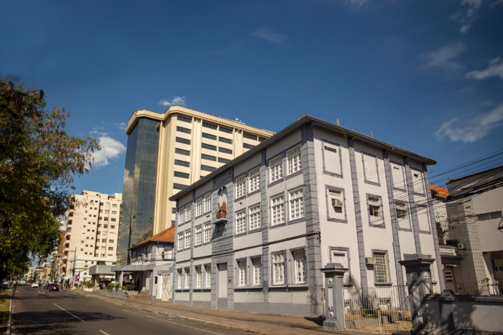 Complexo Hospitalar Astrogildo de Azevedo recebe certificação por uso de energia limpa