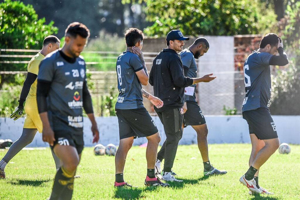 título imagem Inter-SM abre semana que marca o segundo amistoso