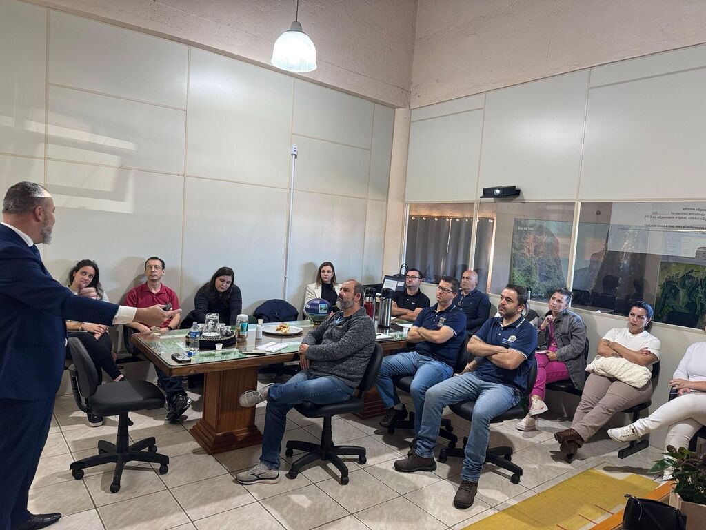SERVIDORES DE PRAIA GRANDE PARTICIPAM DE PALESTRA SOBRE A NOVA LEI DE LICITAÇÕES