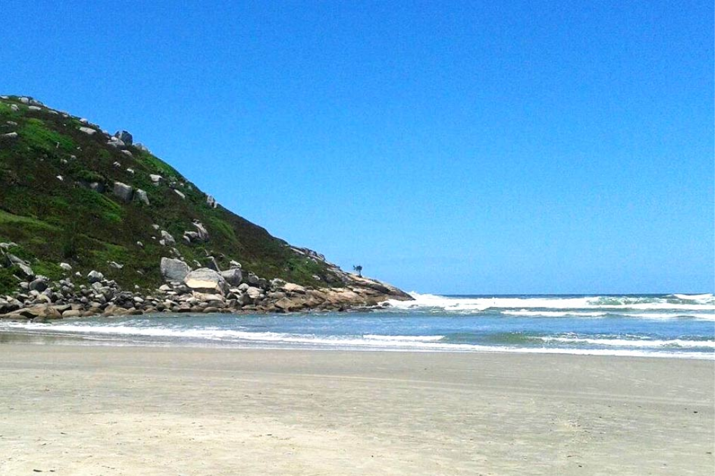 Imagem divulgação/Pousada Barra Mar - Idoso é resgatado após sofrer mal súbito e quase se afogar em praia de Imbituba