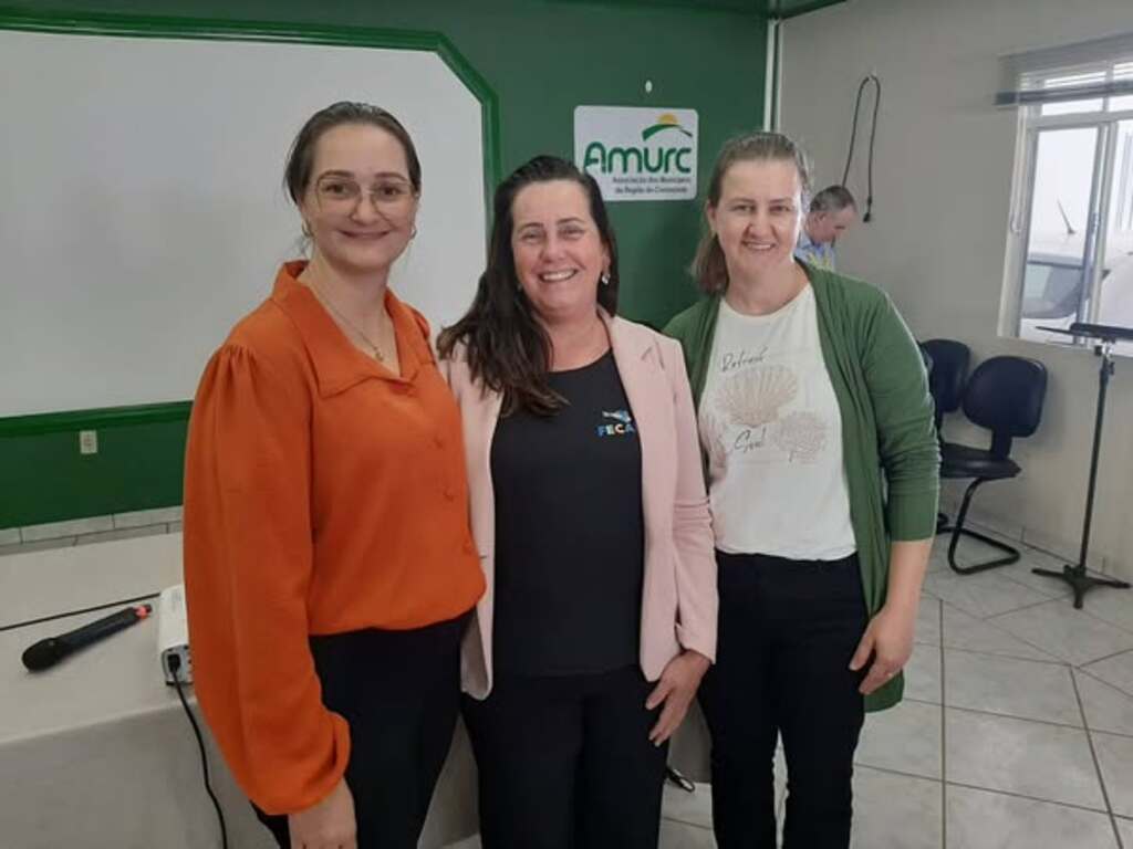 Seminário em Curitibanos capacita gestores de Bom Jesus do Oeste sobre Assistência Social