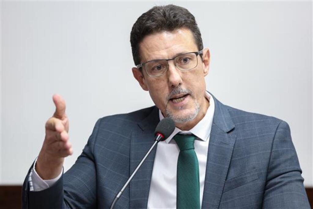 PL que prevê multa por uso de drogas em público avança no RS