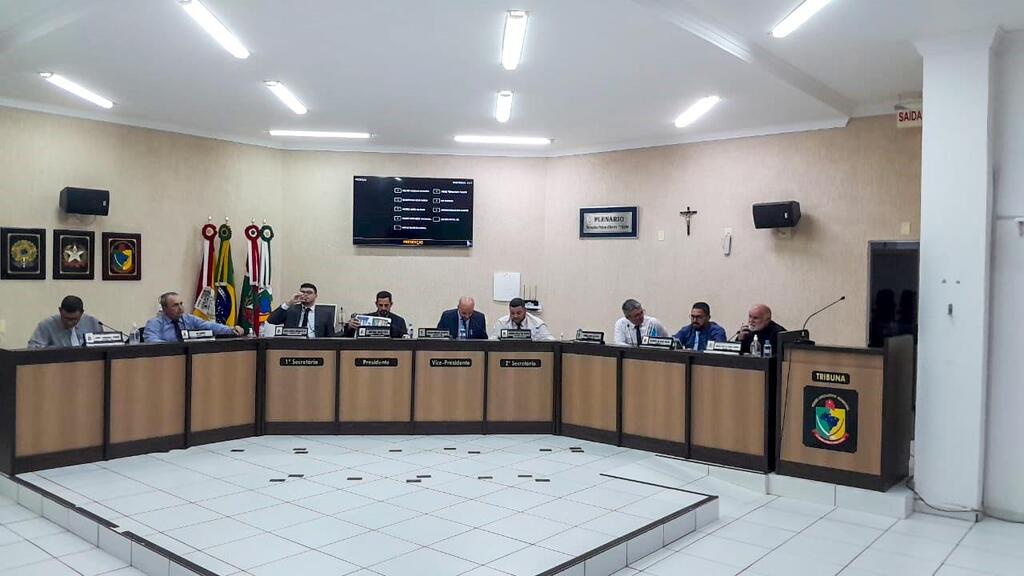 CÂMARA DE VEREADORES PROMOVE MAIS UMA SESSÃO ORDINÁRIA DO LEGISLATIVO MUNICIPAL DE SANTA ROSA DO SUL