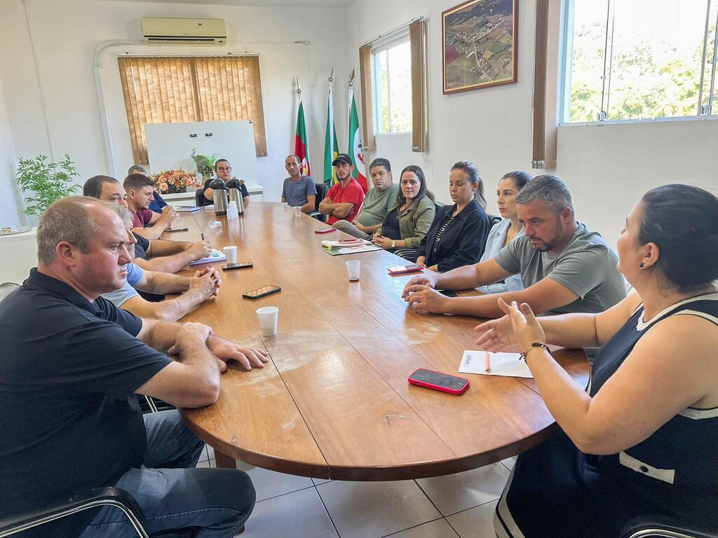 ADMINISTRAÇÃO MUNICIPAL DE MAMPITUBA REÚNE SECRETÁRIOS  E DIRETORES PARA AVALIAR A GESTÃO MUNICIPAL
