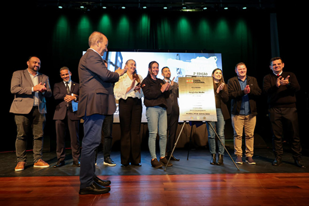 Mello recebe pleitos dos prefeitos