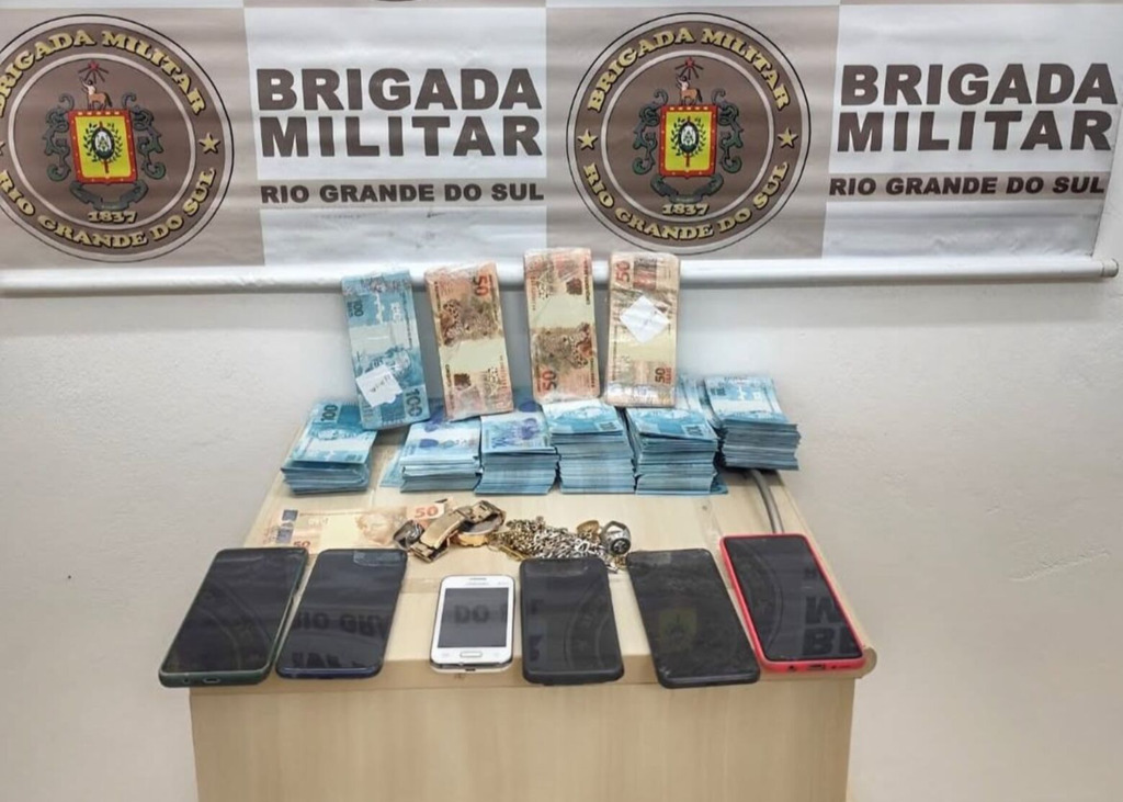 Dupla é presa com mais de R$ 186 mil em notas falsas em Cruz Alta