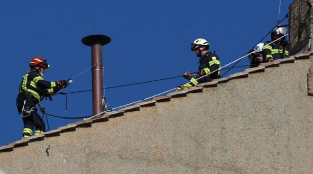 Instalada na Capela Sistina chaminé que anunciará o novo papa